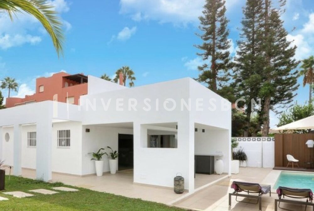 Villa independiente en venta Urb. Costabella Marbella